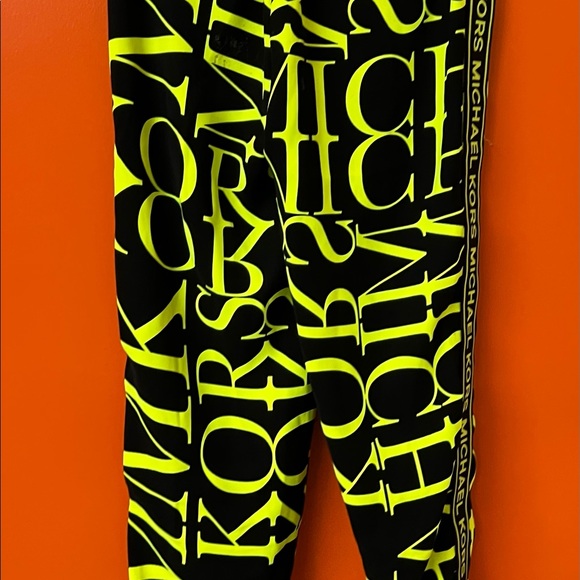 Almost new - Picture 2 of 3